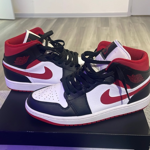 jordan 1 mid - Picture 1 of 5